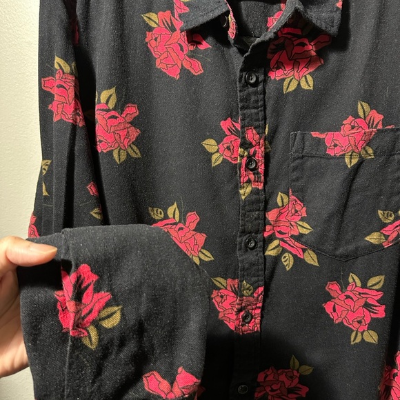 UO Rose Pattern Button-Up Shirt Long Sleeves - Picture 4 of 4